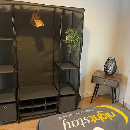 Beta House By Night Stay: Contractors Sleeps 9 * Birmingham
