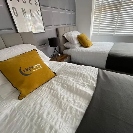 Beta House By Night Stay: Contractors Sleeps 9 Holiday home