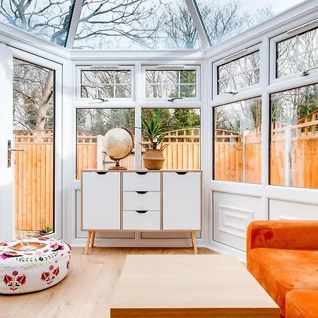 Holiday home Beta House By Night Stay: Contractors Sleeps 9