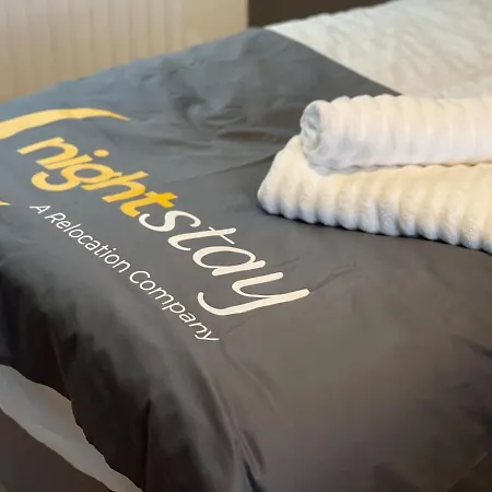 Beta House By Night Stay: Contractors Sleeps 9 Prázdninový dům Birmingham