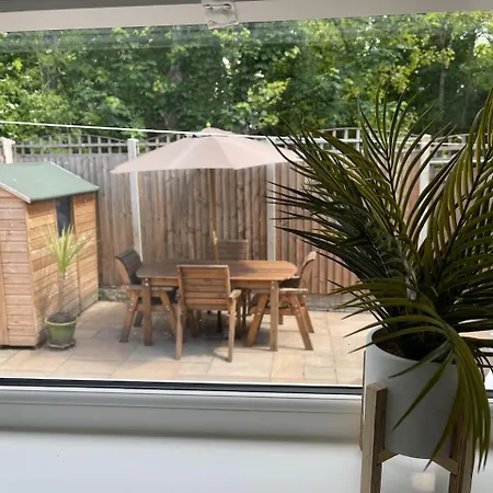 Holiday home Beta House By Night Stay: Contractors Sleeps 9 *